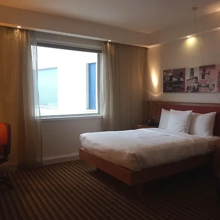 Hampton By Hilton Luton Airport-3